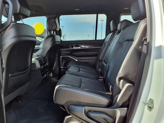 2024 Jeep Wagoneer Base