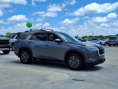 2022 Nissan Pathfinder SV