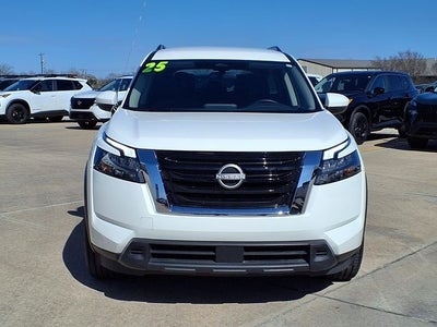 2025 Nissan Pathfinder SV