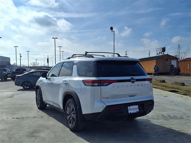 2025 Nissan Pathfinder SV