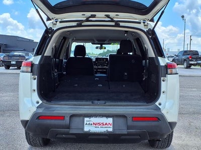 2022 Nissan Pathfinder SV