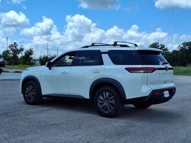 2022 Nissan Pathfinder SV