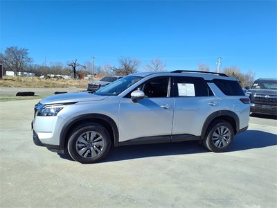 2025 Nissan Pathfinder SV