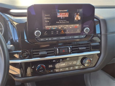 2025 Nissan Pathfinder SV