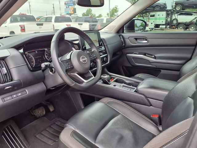 2022 Nissan Pathfinder SL