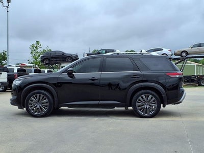 2022 Nissan Pathfinder SL