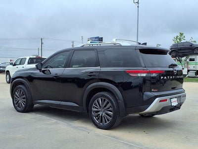 2022 Nissan Pathfinder SL