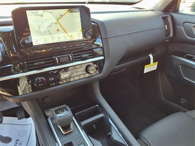 2025 Nissan Pathfinder SL