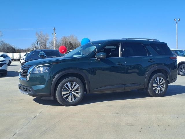 2025 Nissan Pathfinder SL