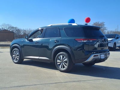 2025 Nissan Pathfinder SL