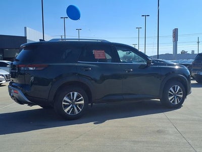 2025 Nissan Pathfinder SL