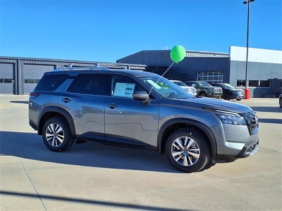 2025 Nissan Pathfinder SL