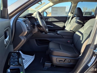 2025 Nissan Pathfinder SL