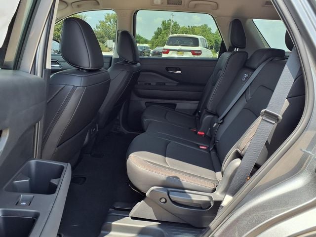 2026 Nissan Pathfinder SL - Photo 8