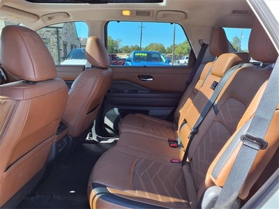 2024 Nissan Pathfinder Platinum