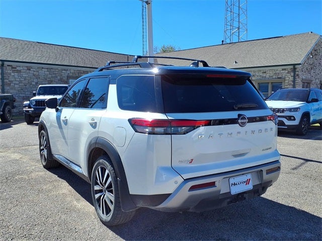 2024 Nissan Pathfinder Platinum