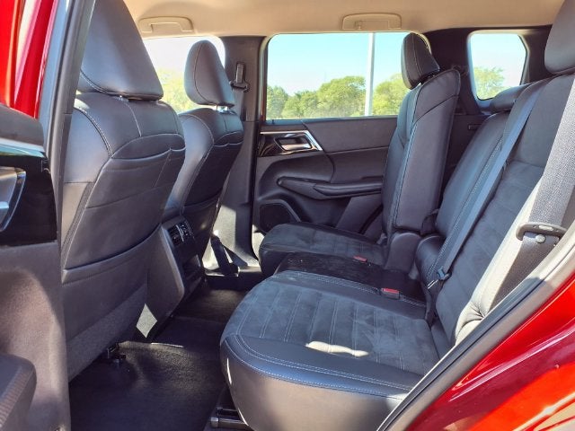 2024 Mitsubishi Outlander Base