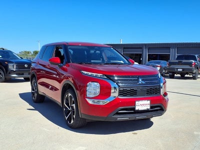 2024 Mitsubishi Outlander Base