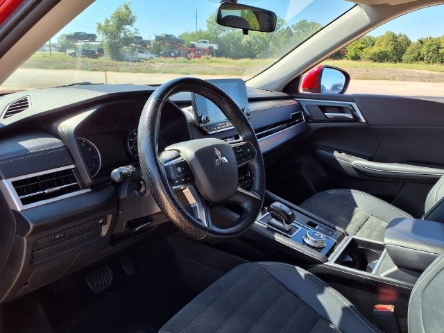 2024 Mitsubishi Outlander Base