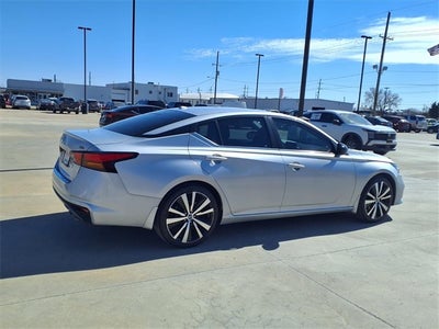 2022 Nissan Altima SR