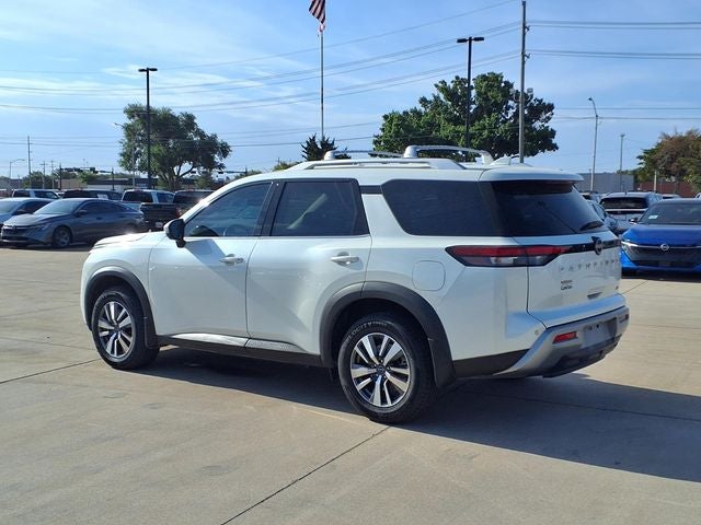 2024 Nissan Pathfinder SL